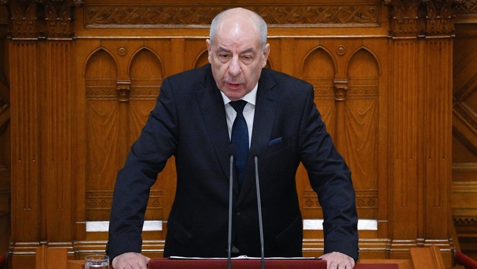 Maďarský prezident podepsal svůj konec. Mluví o útoku na demokracii