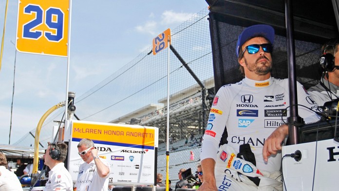 Alonso ukázal v Indianapolisu drápky: Ve 3. tréninku byl ČTVRTÝ