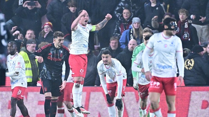 Pardubice slaví vstřelený gól na Letné