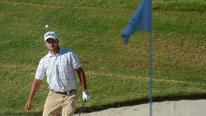 Vetřelec na greenu. Neuvěříte, kdo narušil golfistovi trénink!
