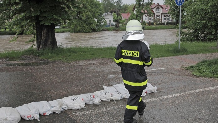 Hladiny řek v Česku rychle stoupají, meteorologové varují před povodněmi!