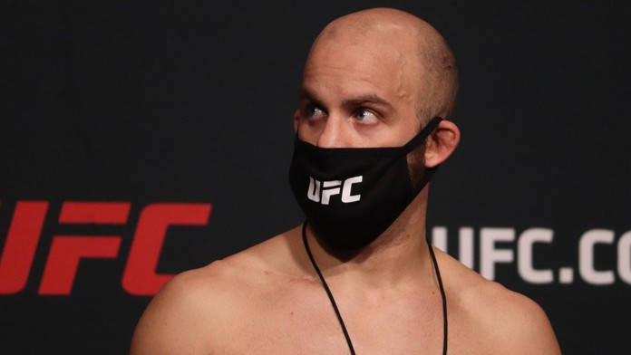 Zápasníkovy trable: Prohrál celou výplatu, nyní mu hrozí konec v UFC