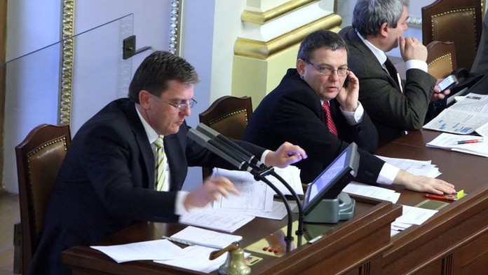 Poslanci vyhověli odborům, stávka možná nebude