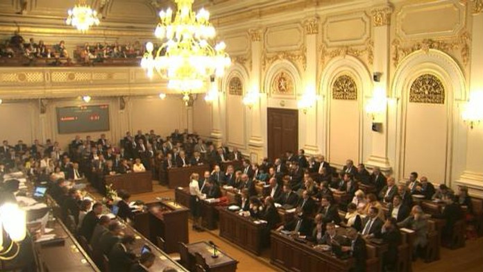 Sněmovna schválila pravidla pro přímou volbu prezidenta