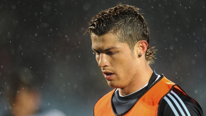 O peníze mi nejde, tvrdí smutný Ronaldo. Mourinho ho podpořil