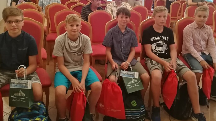 Chlapci skočili pro topící se dívku! Den předtím se učili první pomoc