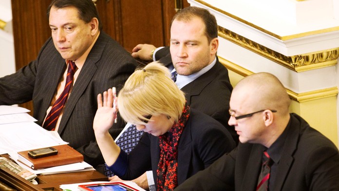 Rozvody budou RYCHLEJŠÍ a LEVNĚJŠÍ, schválili poslanci