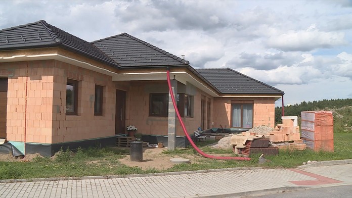 Dramaticky se zvedly ceny výstavby domů. O 50 % zdražily i pozemky