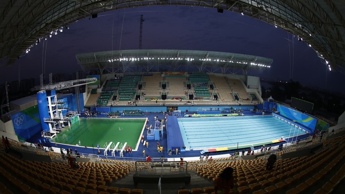 Další olympijský trapas: Tohle není bazén, to je zelený brčál!