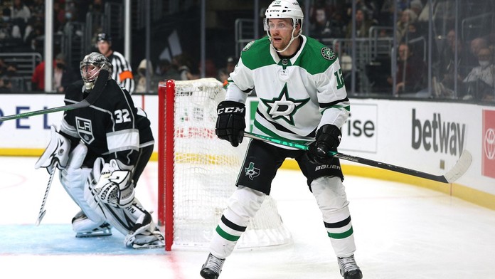 Divoký výsledek v Dallasu. Hokejisté Stars vstřelili sedm gólů, Faksa asistoval