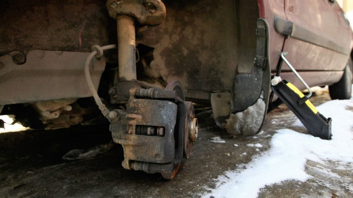 JAK NA AUTO PO ZIMĚ: Co si objednat při přezouvání pneumatik?
