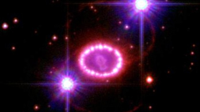 FOTO: Explodující supernova porodila dvojici hvězd