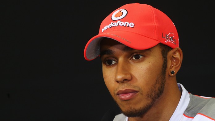 Jezdím líp, než kdykoli předtím, soudí pilot F1 Hamilton