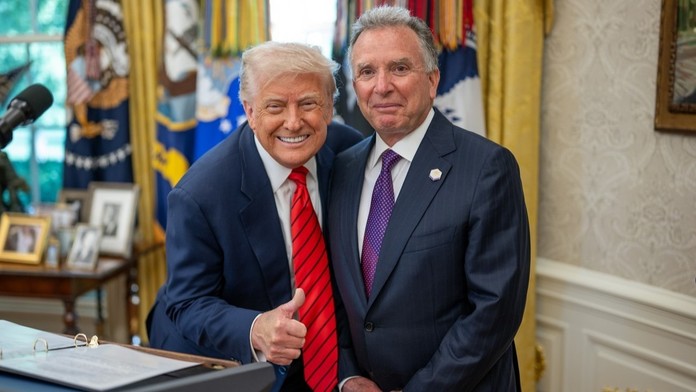 Trumpova zmocněnce Witkoffa kousla na golfu labuť do rozkroku