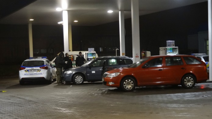 Taxikáři zemřel v autě zákazník. Zastavil s ním u pumpy, ale nebylo mu pomoci