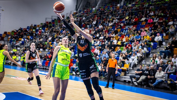 Tradiční basketbalová bitva pro USK. Demolici Žabin sledoval i Ivan Trojan