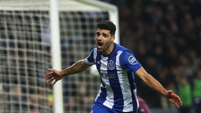 Porto fanouškům nabízelo sítě i praporky. Všechno se prodalo