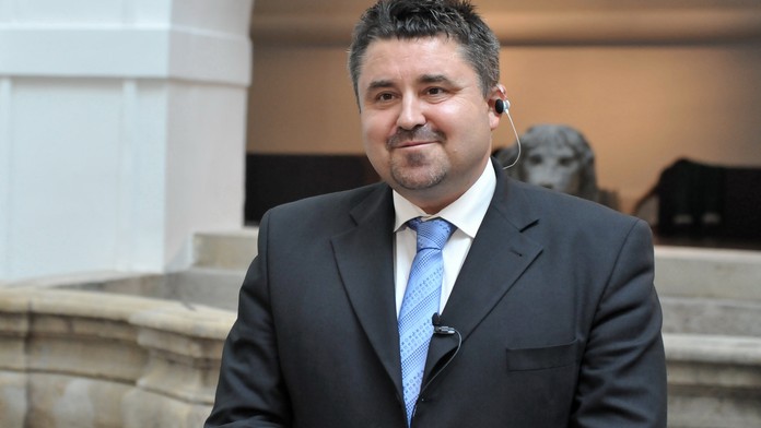 Poslanec Úlehla: 39 000 čistého mi nestačí. Chci víc!