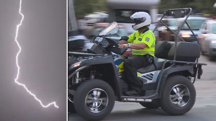 Policista zasažený bleskem promluvil! Už ho pustili z nemocnice