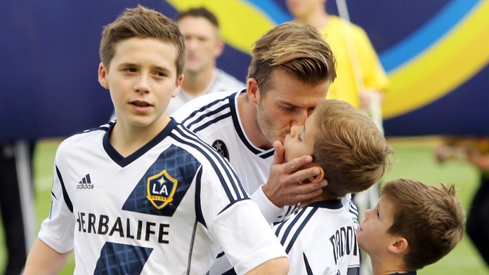Mladý Beckham (13) na zkoušce v Chelsea! Půjde v tátových stopách?