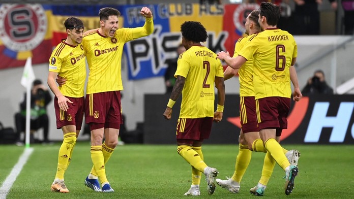 Fotbalisté Sparty slaví gól do sítě Limassolu v Evropské lize