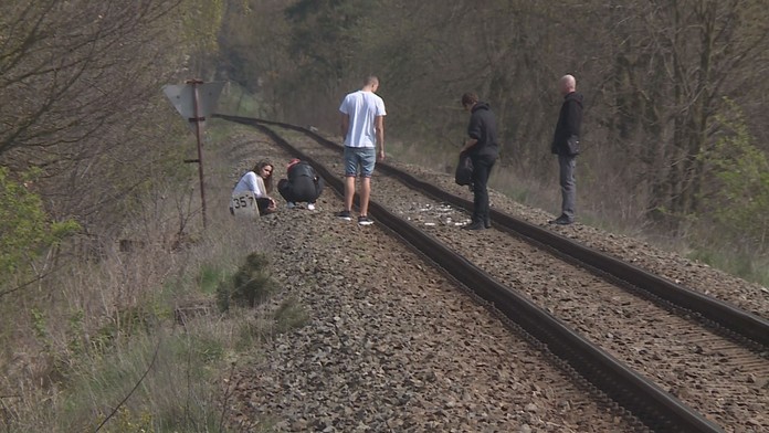 Další tragická smrt na přejezdu u Mlékojed! Dívku srazil vlak