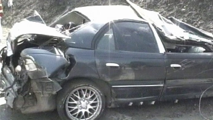 Pachatel nehody se schoval před policií pod postel