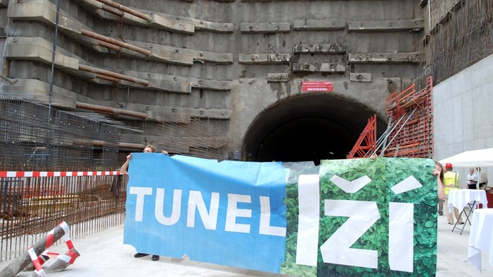 Blanka sice zlevní, přesto bude stát o deset miliard víc než sliboval Bém!