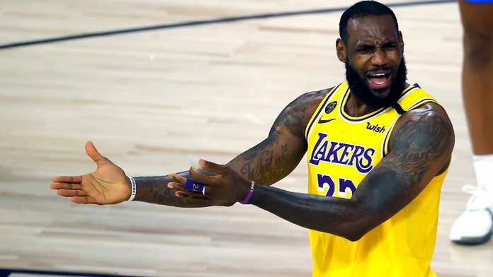 Lakers s Jamesem opět prohráli. Mistrovské Toronto zatím stoprocentní