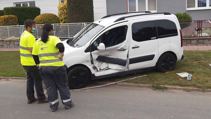 Při střetu dvou aut na Brněnsku se zranilo pět lidí. Řidič jel opilý