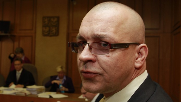 Nečekaný problém: Smí soud zakázat Škárkovi být poslancem?