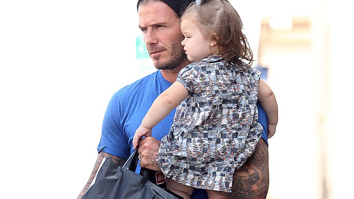 Vzorný papá Beckham hlídá svou malou princeznu Harper