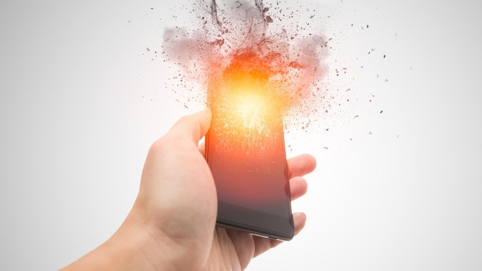 Nebezpečné mobily stále v oběhu! Jejich baterie může explodovat!