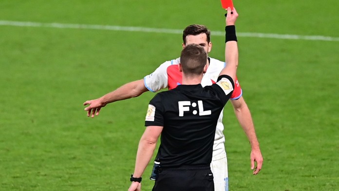 Rozhodčí derby nezvládli, hlásí komise. Sudí Orel a spol. dostali trest
