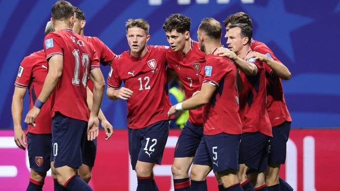 Radost českých fotbalistů po vedoucím gólu Michala Sadílka proti JAR