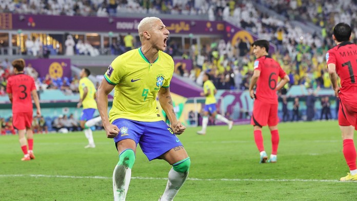 Richarlison se po postupu setkal se svým idolem. Učil Ronalda "holubí taneček"
