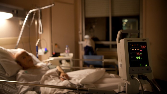Seniorce vadilo, že druhá pacientka chrápe. Začala ji dusit polštářem