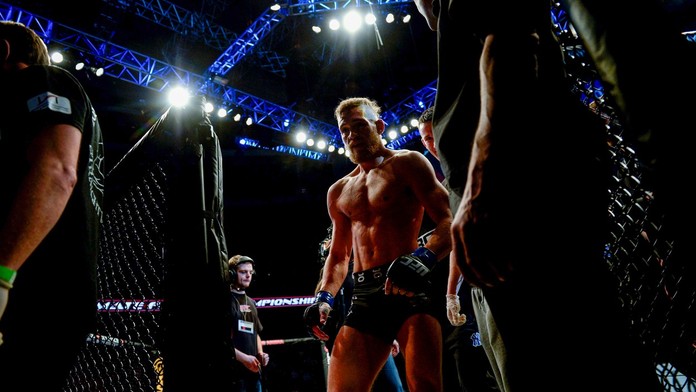 VIDEO: Tři roky v UFC! Jak vypadal debut bouřliváka McGregora?
