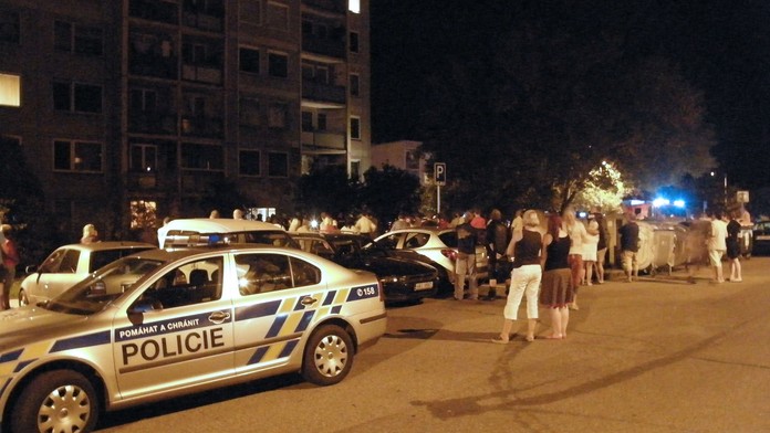 V Modřanech hořel byt! Dva lidé skončili v nemocnici!