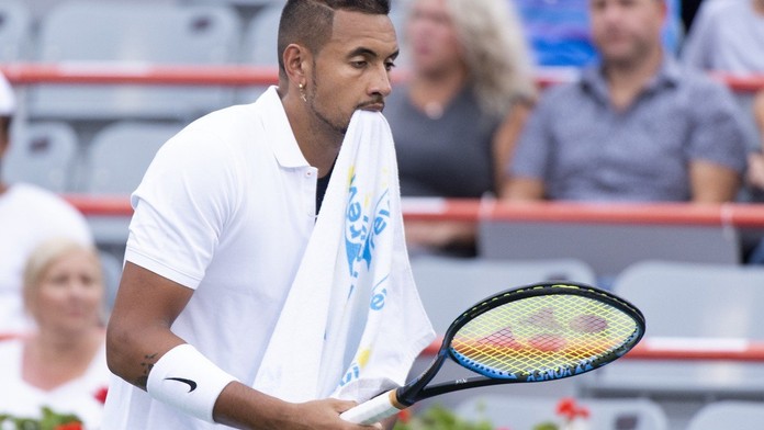Kyrgios se zhádal s rozhodčím kvůli ručníku, pak vyškolil soupeře