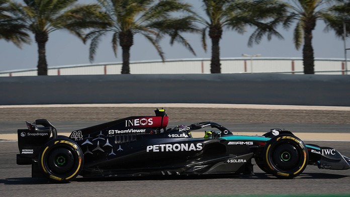Mercedes vládl třetímu tréninku, zvítězil Hamilton před Verstappenem