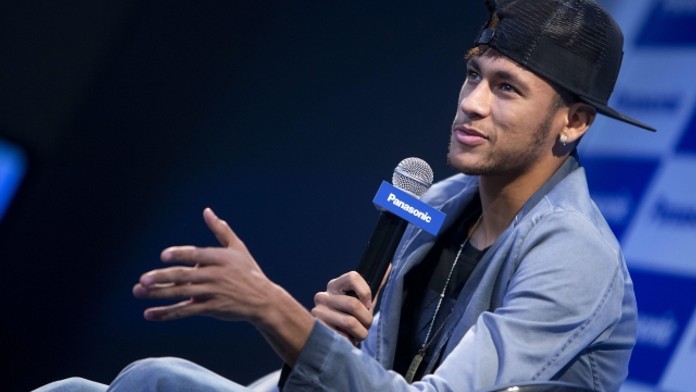 Neymar šokoval: Holím si nohy a padám schválně!