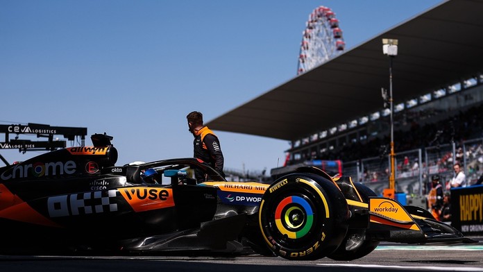 V tréninku F1 dominovala stáj McLaren. Cunoda na dně, zářil Hadjar