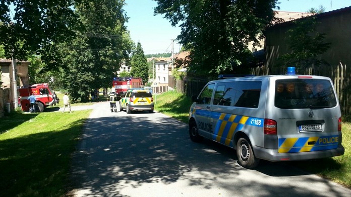 Mladík schválně podpálil byt, 15 lidí muselo před ohněm utéct