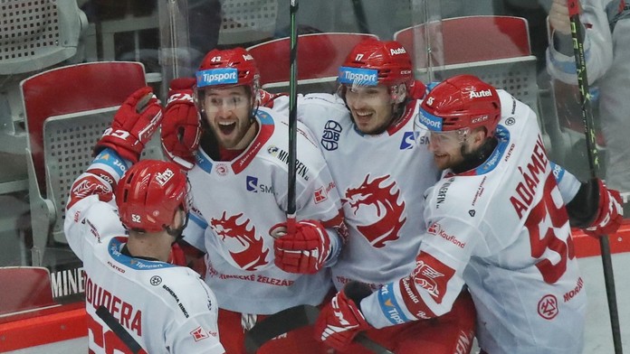 Obhájce titulu je ve čtvrtfinále. Třinec přejel Litvínov 3:0 na zápasy