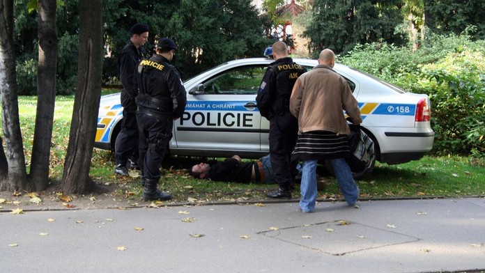Bitka narkomanů v centru Prahy! Porvali se u Hlavního nádraží