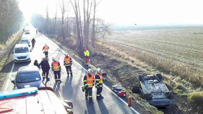 Vážná nehoda na Chebsku! Pro matku a dítě musel letěl vrtulník