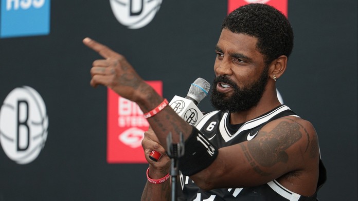 Irving je už zase v problémech. Brooklyn ho suspendoval kvůli antisemitismu