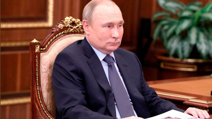 Putin je po operaci, zákrok se zdařil, říká zdroj z Kremlu. Jeho stav je ale nejistý