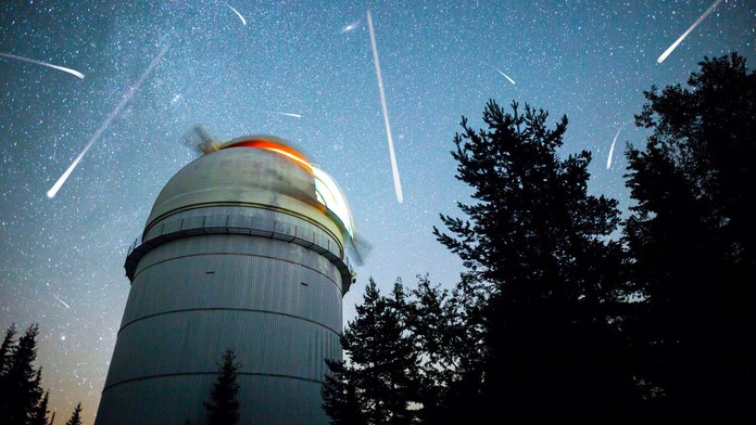 Připravte se na nebeské divadlo, meteorický roj Geminidy je tu!